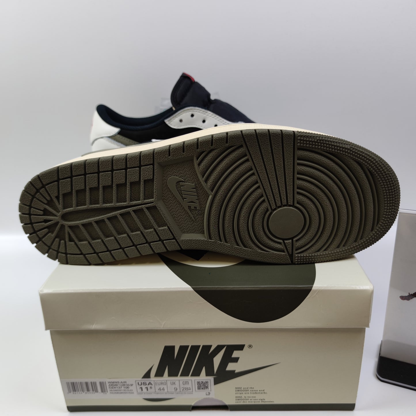 Travis Scott x Air Jordan 1 Low "Olive" DZ4137-106 - Fashion Sneaker1818