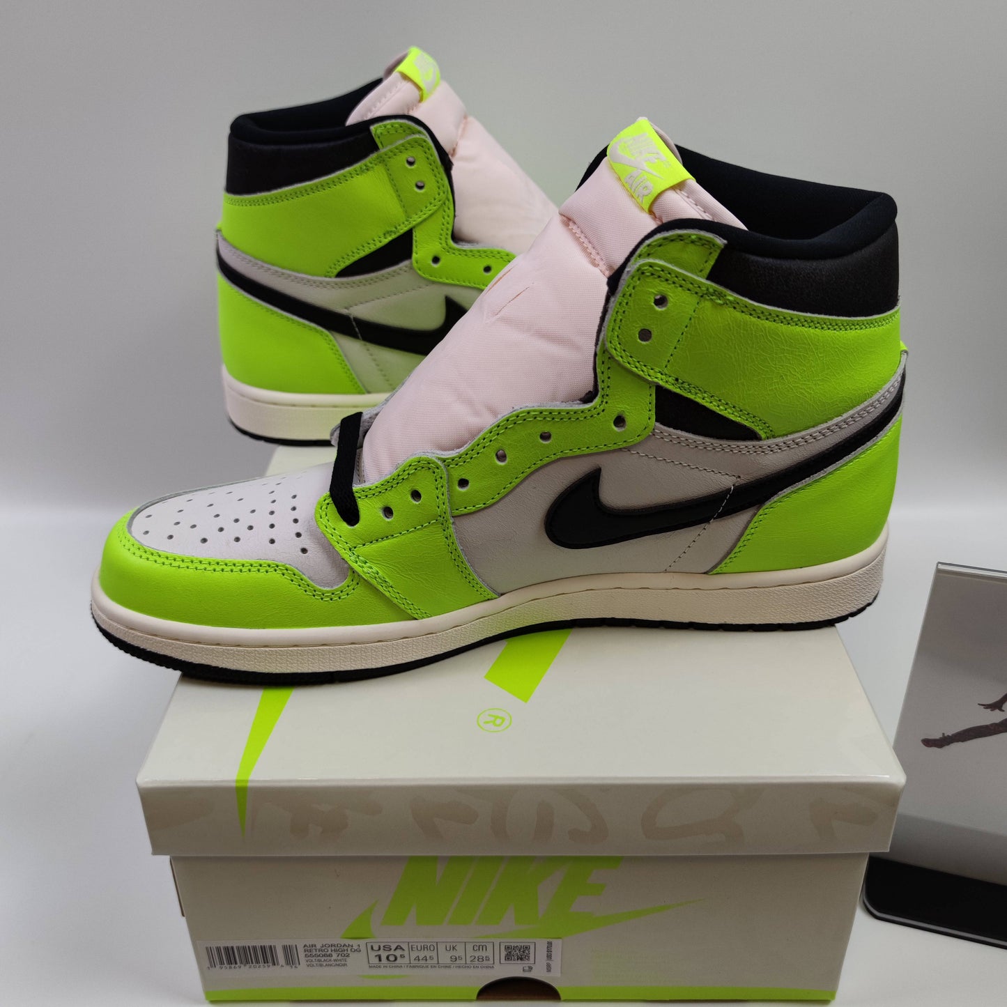 Air Jordan 1 Retro High OG "Volt" 555088-702 - Fashion Sneaker1818