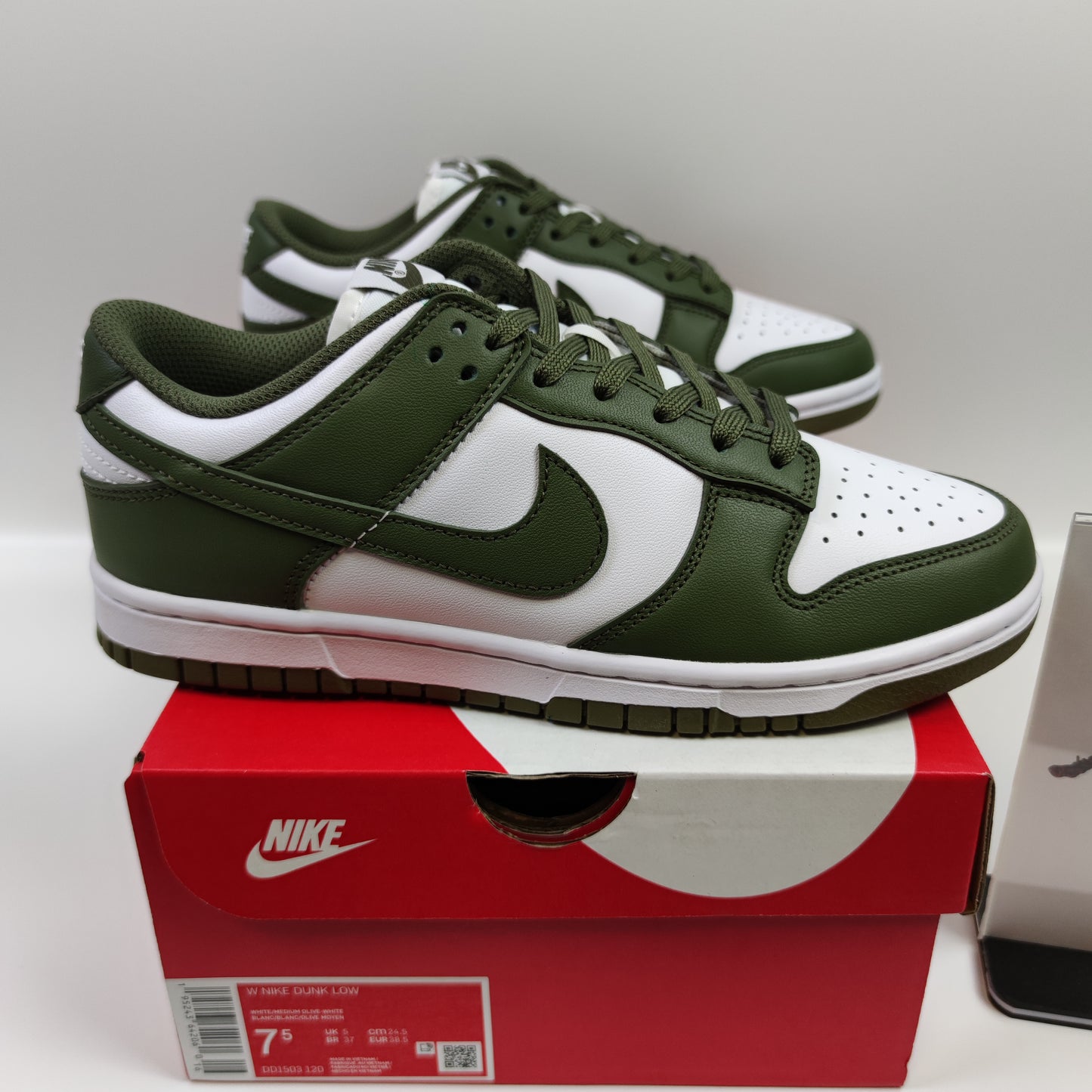 Nike Dunk Low "Medium Olive" DD1503-120 - Fashion Sneaker1818
