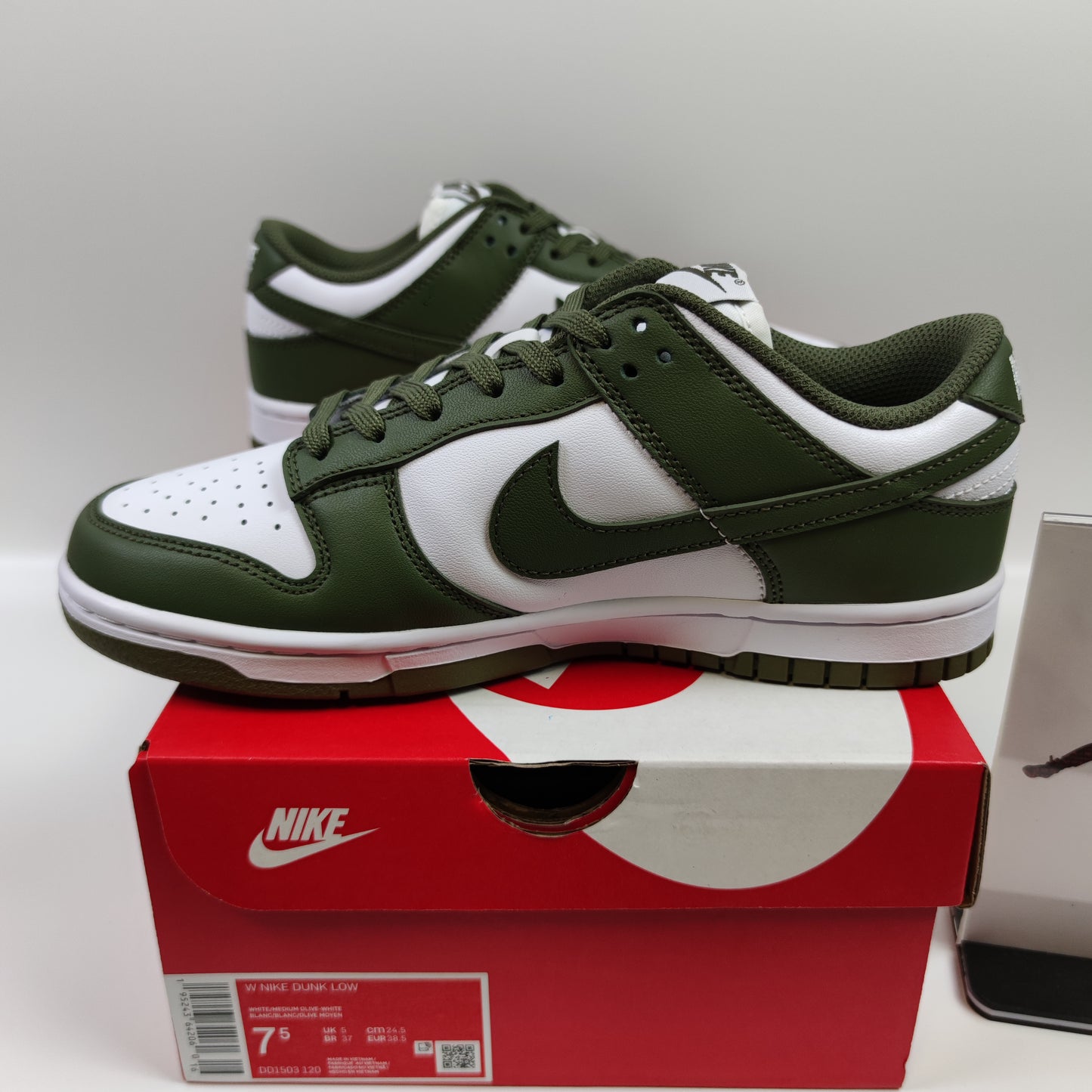 Nike Dunk Low "Medium Olive" DD1503-120 - Fashion Sneaker1818