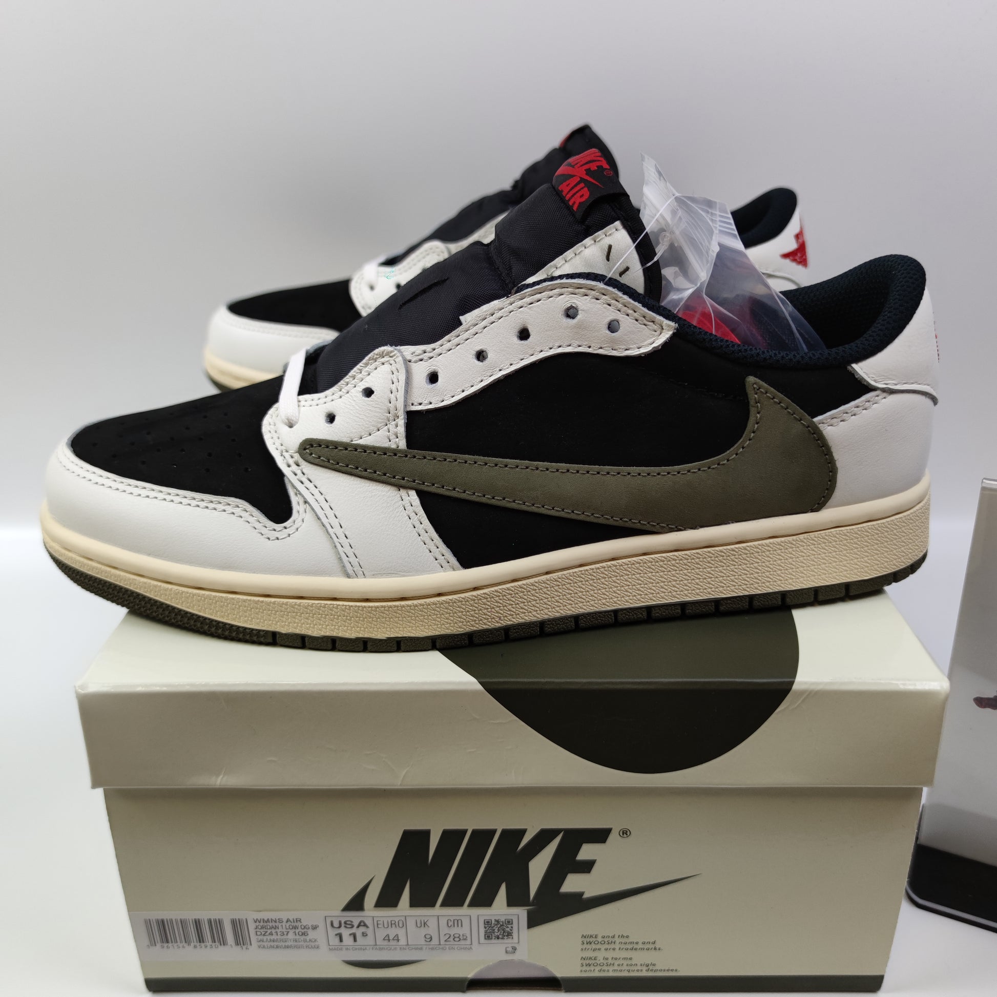 Travis Scott x Air Jordan 1 Low "Olive" DZ4137-106 - Fashion Sneaker1818