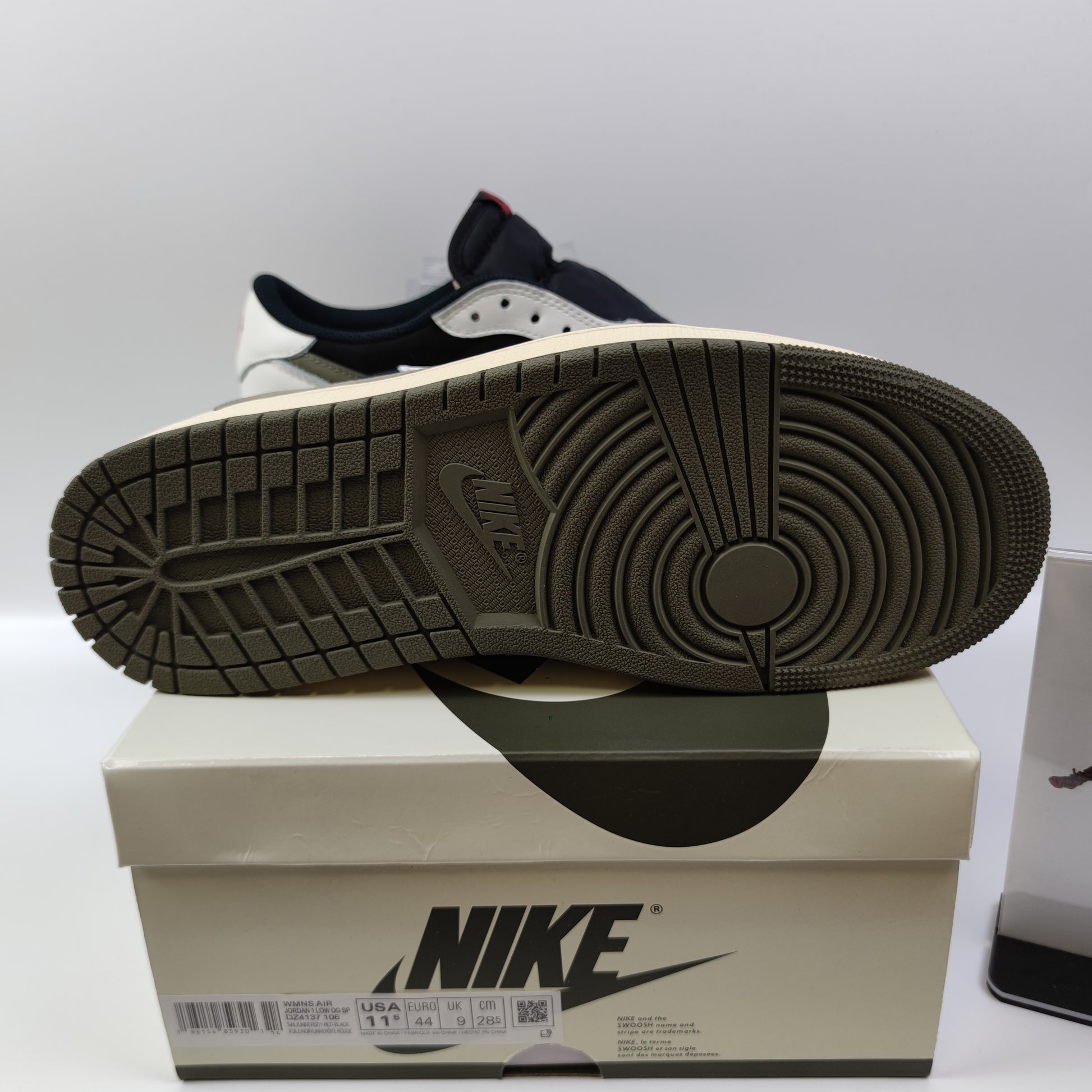 Travis Scott x Air Jordan 1 Low "Olive" DZ4137-106 - Fashion Sneaker1818