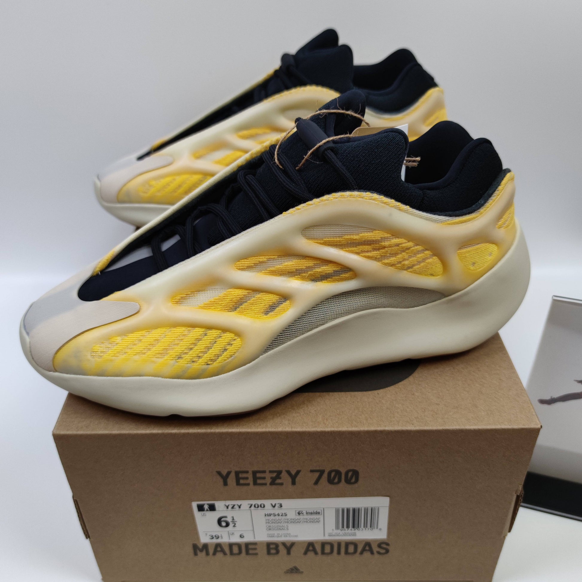 Adidas Originals Yeezy 700 V3 "Mono Safflower" HP5425 - Fashion Sneaker1818