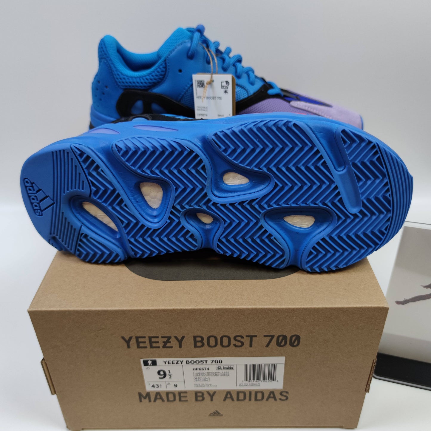 Adidas Originals Yeezy Boost 700 "Hi-Res Blue" HP6674 - Fashion Sneaker1818