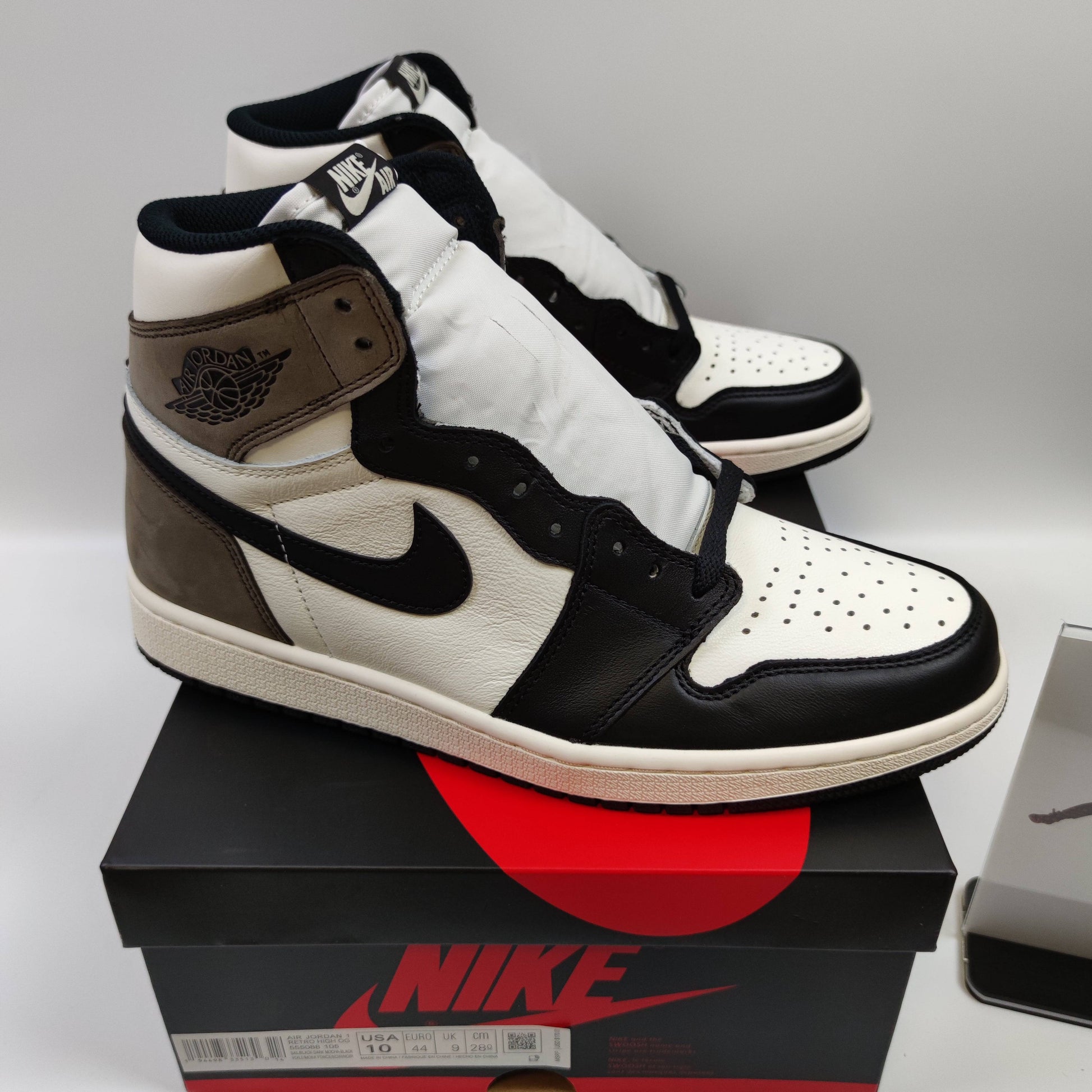 Air Jordan 1 Retro High OG "Dark Mocha" 555088-105 - Fashion Sneaker1818