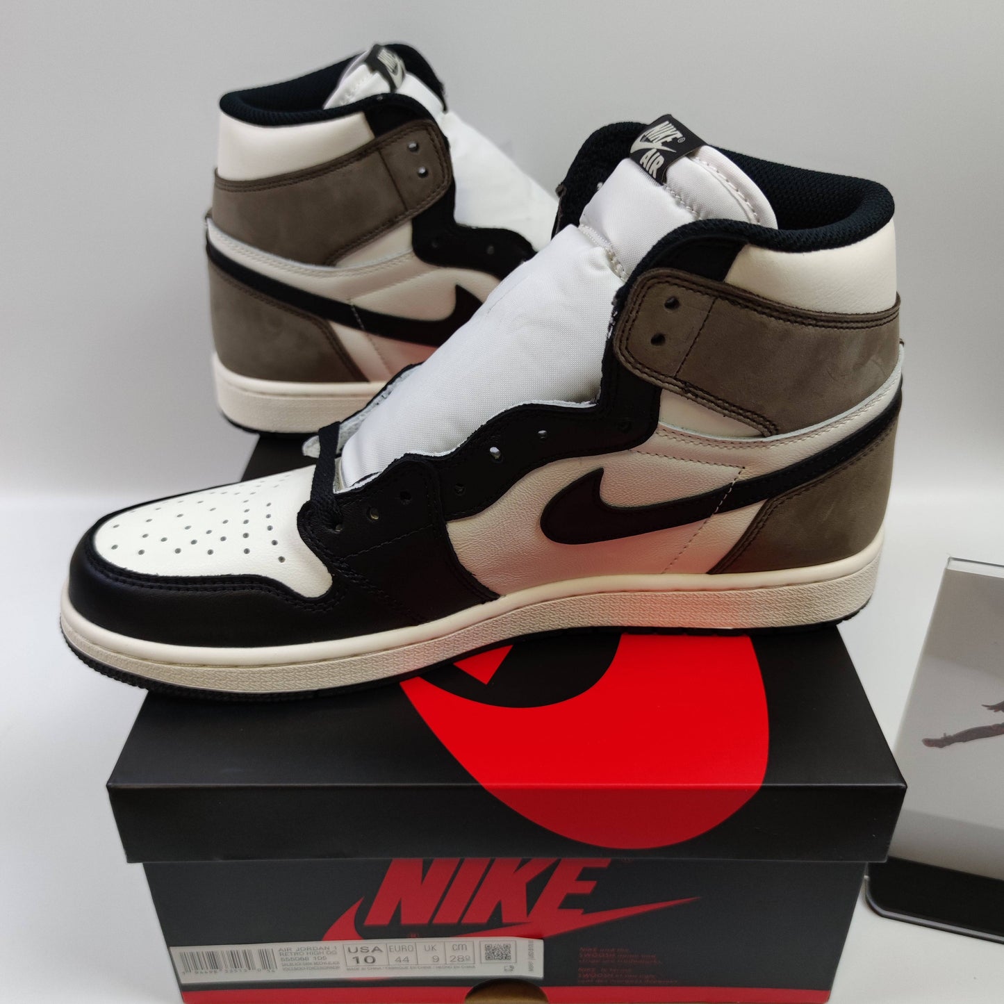 Air Jordan 1 Retro High OG "Dark Mocha" 555088-105 - Fashion Sneaker1818