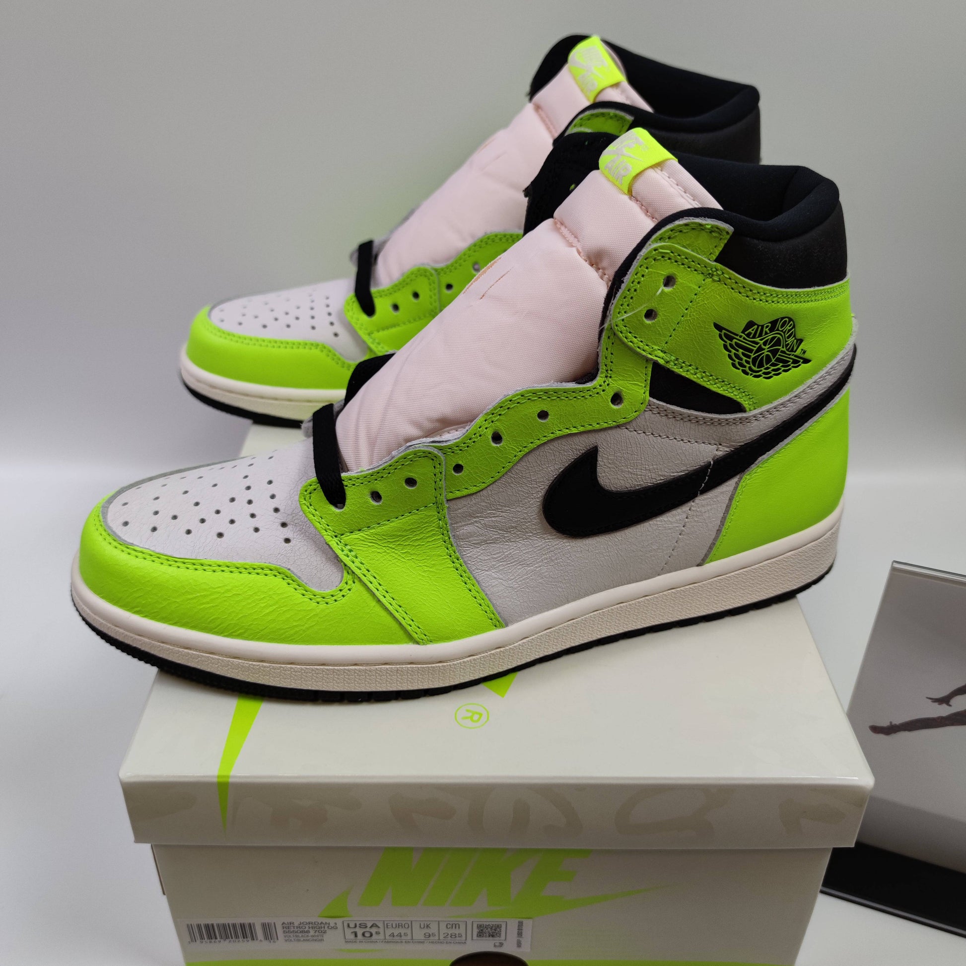Air Jordan 1 Retro High OG "Volt" 555088-702 - Fashion Sneaker1818