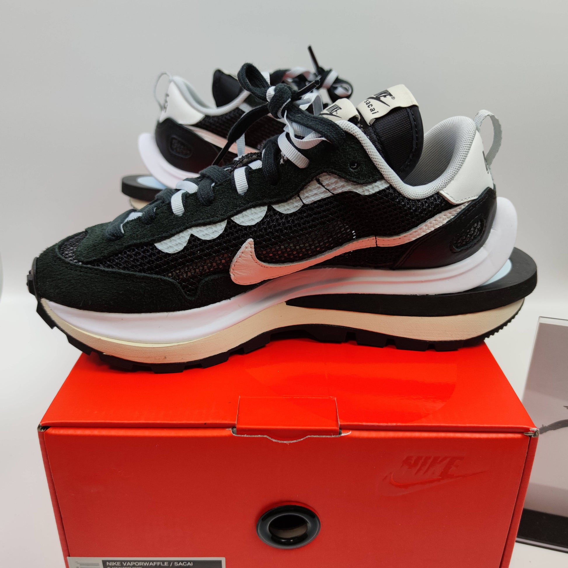Sacai x Nike VaporWaffle "Black and White" CV1363-001 - Fashion Sneaker1818
