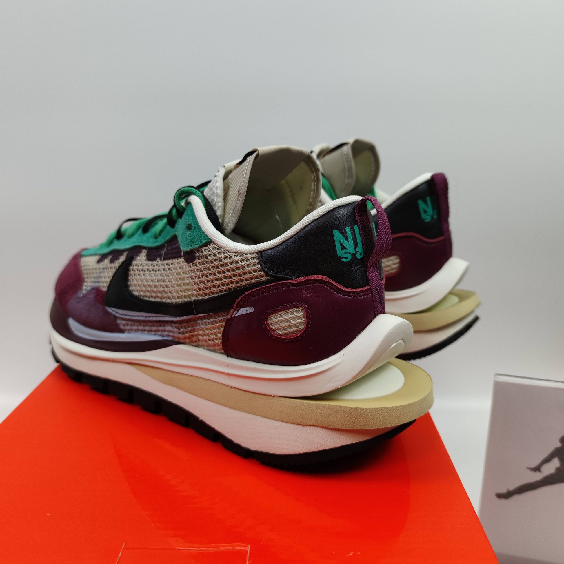 Sacai x Nike VaporWaffle "String Villain Red" DD3035-200 - Fashion Sneaker1818